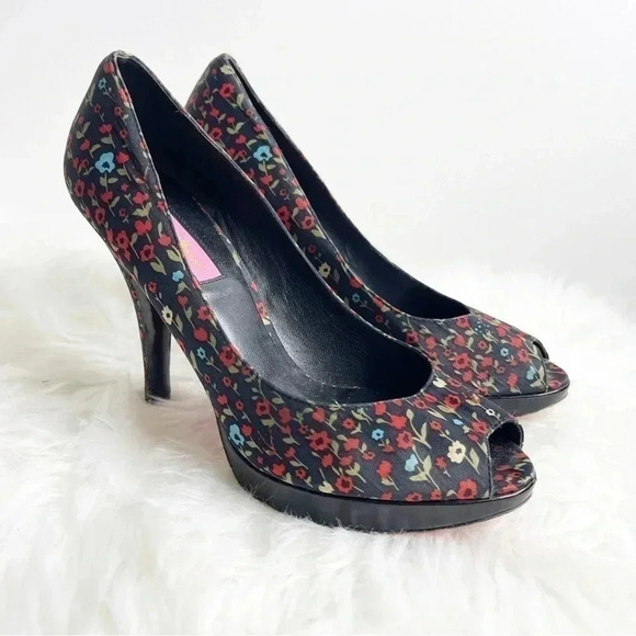 Betsey Johnson Satin Flower Pumps Size 7.5 Shoes Peep Toe Rosy II Black y2k - Picture 9 of 9